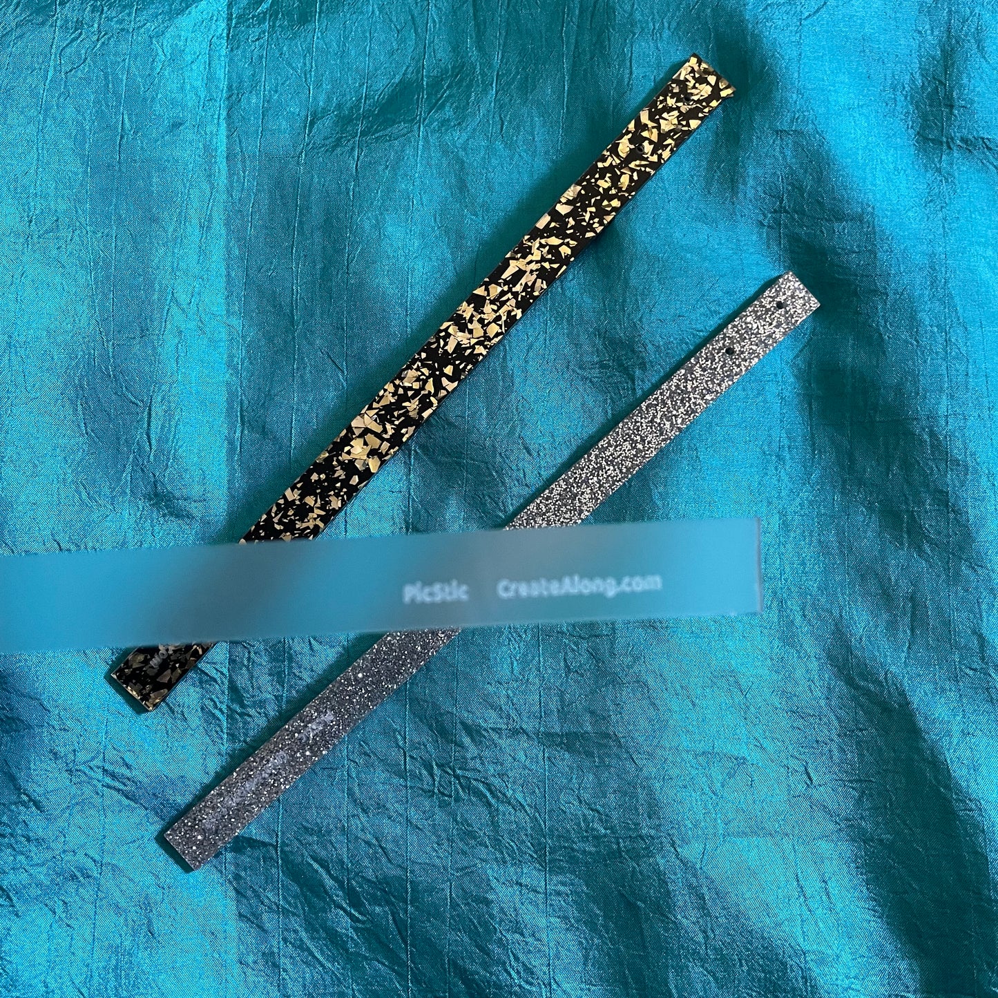 PicStics set of 3 photo prop hygienic tools for photo and video for earrings Pic Sticks