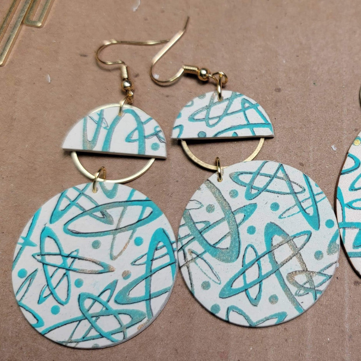 Syn’s #16A Overlapping Ovals Geometric Silkscreen For Crafting Polymer Clay + Mixed Media metric