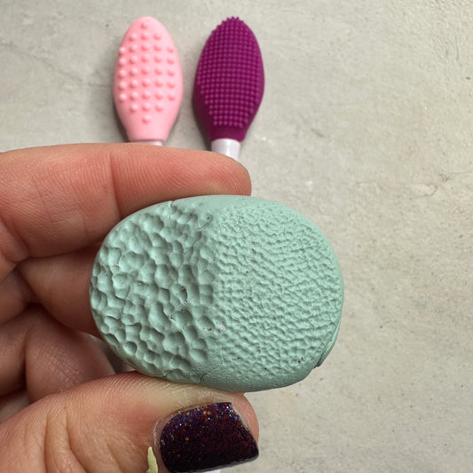 The Pebble Pusher – Double-Sided Silicone Texture Tool for Moss, Rock & Organic Clay Effects